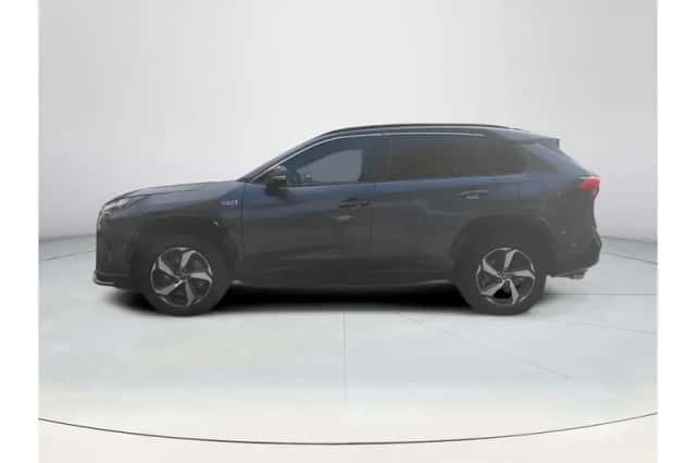 Toyota RAV4 (2022) thumbnail 2