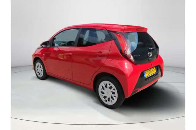 Toyota Aygo (2022) thumbnail 3