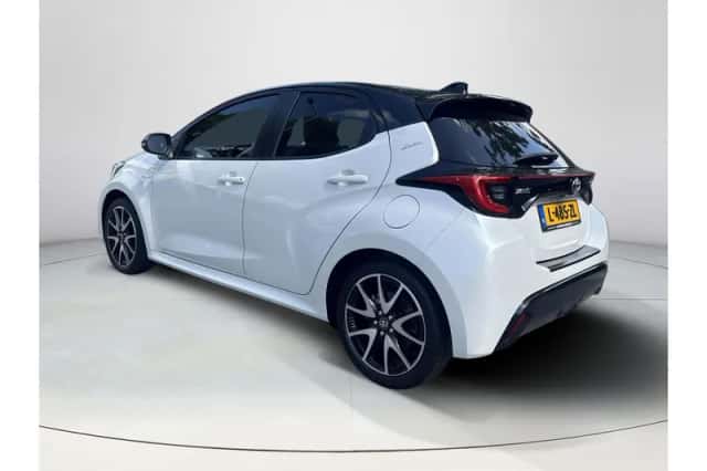 Toyota Yaris (2021) thumbnail 3