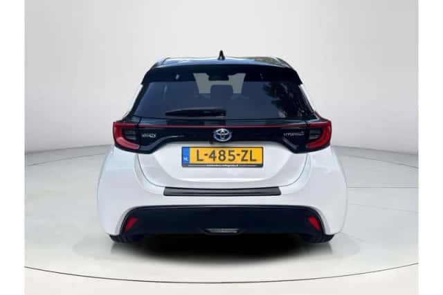 Toyota Yaris (2021) thumbnail 4