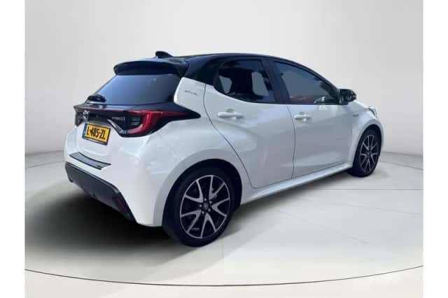 Toyota Yaris (2021) thumbnail 5
