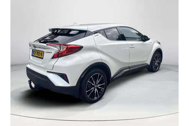 Toyota C-HR (2016) thumbnail 5