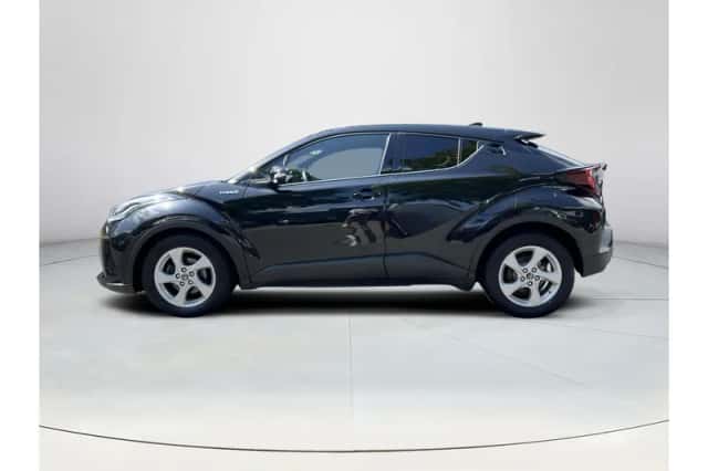 Toyota C-HR (2022) thumbnail 2