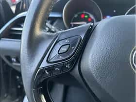 Toyota C-HR (2022) thumbnail 17