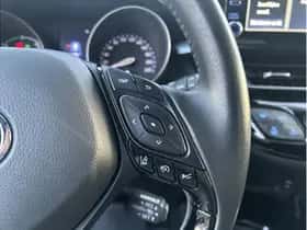Toyota C-HR (2022) thumbnail 18