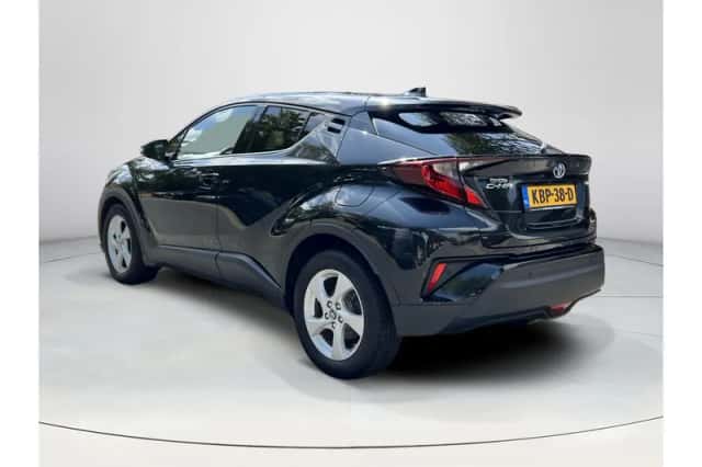 Toyota C-HR (2022) thumbnail 3