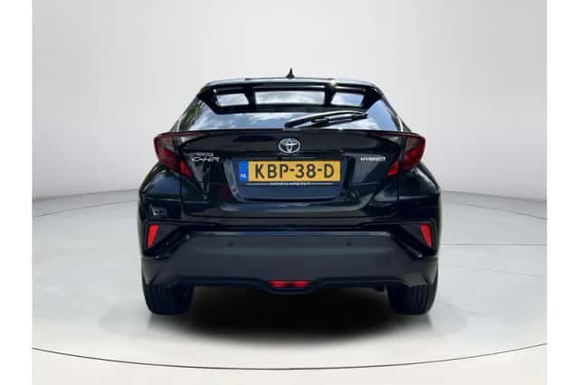 Toyota C-HR (2022) thumbnail 4