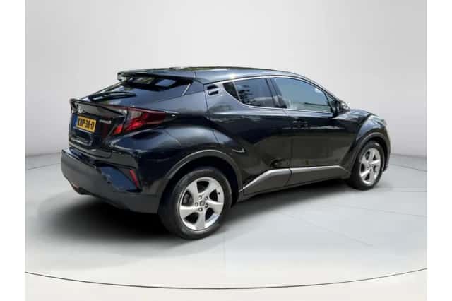 Toyota C-HR (2022) thumbnail 5