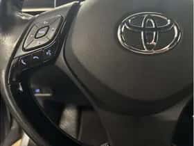 Toyota C-HR (2023) thumbnail 23