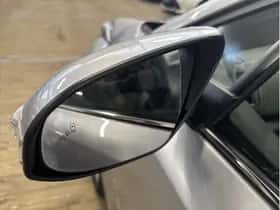 Toyota C-HR (2023) thumbnail 27