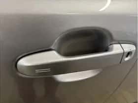 Toyota C-HR (2023) thumbnail 34