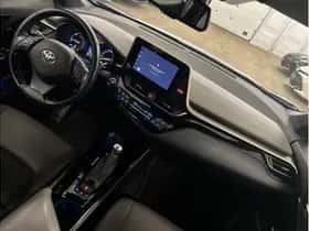 Toyota C-HR (2023) thumbnail 9