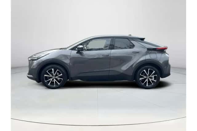 Toyota C-HR (2025) thumbnail 2