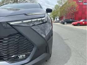 Toyota C-HR (2025) thumbnail 9