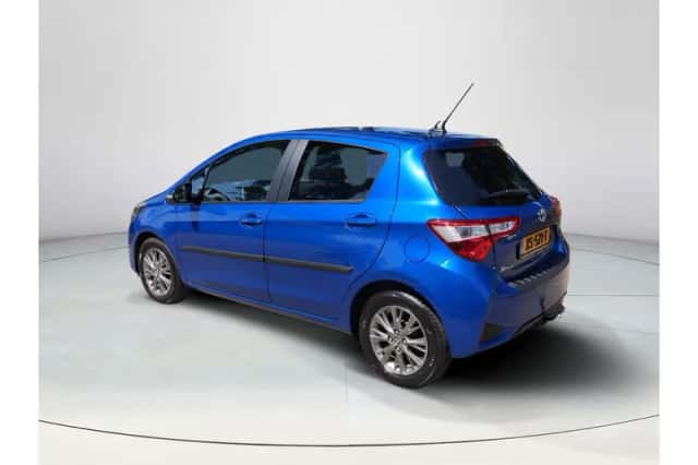 Toyota Yaris (2019) thumbnail 3