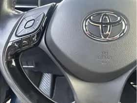 Toyota C-HR (2023) thumbnail 24