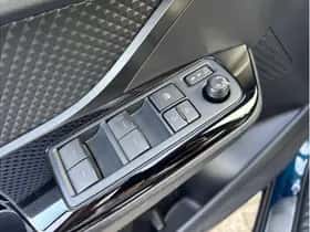 Toyota C-HR (2023) thumbnail 29