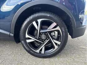 Toyota C-HR (2023) thumbnail 33