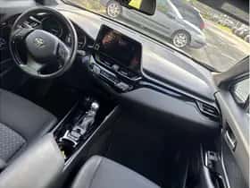 Toyota C-HR (2023) thumbnail 9