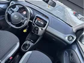 Toyota Aygo (2018) thumbnail 9