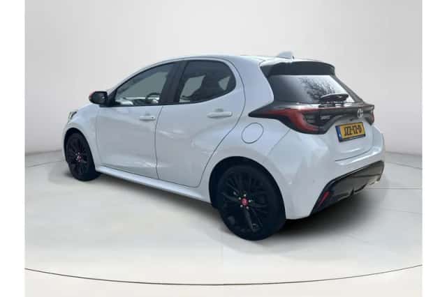 Toyota Yaris (2022) thumbnail 3