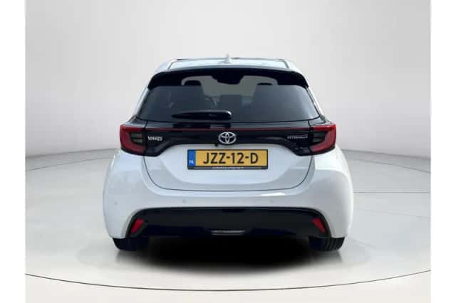 Toyota Yaris (2022) thumbnail 4