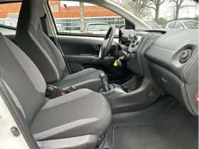 Toyota Aygo (2019) thumbnail 13