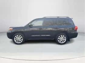 Toyota Land Cruiser (2012) thumbnail 2