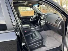 Toyota Land Cruiser (2012) thumbnail 11