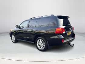 Toyota Land Cruiser (2012) thumbnail 3