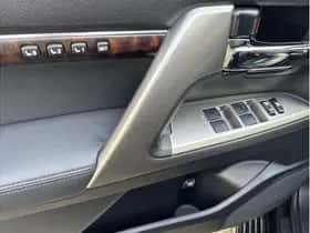 Toyota Land Cruiser (2012) thumbnail 27