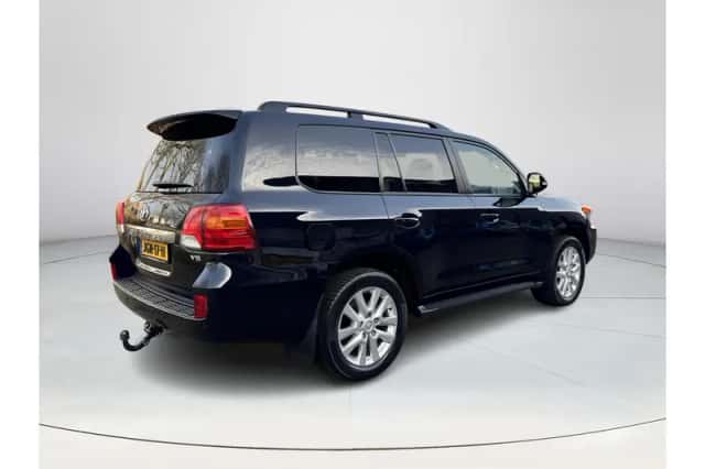 Toyota Land Cruiser (2012) thumbnail 5