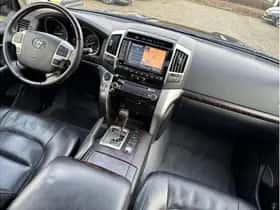 Toyota Land Cruiser (2012) thumbnail 9