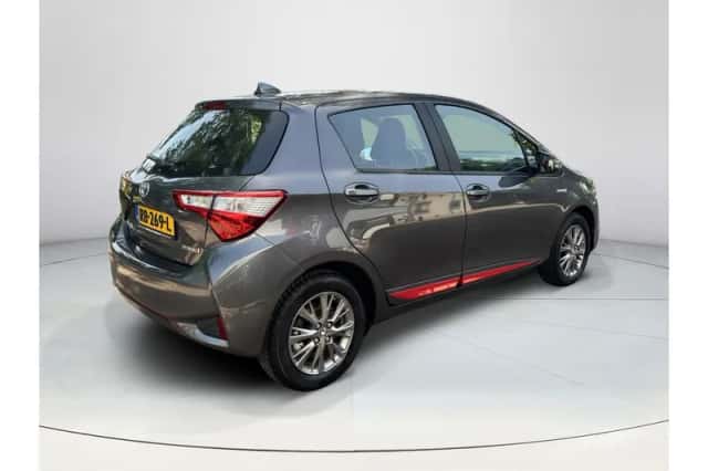 Toyota Yaris (2017) thumbnail 5