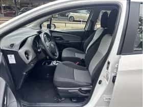 Toyota Yaris (2019) thumbnail 9