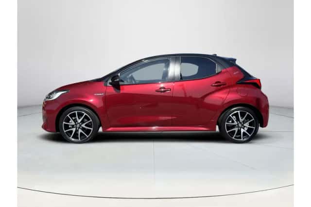 Toyota Yaris (2021) thumbnail 2