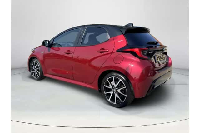 Toyota Yaris (2021) thumbnail 3