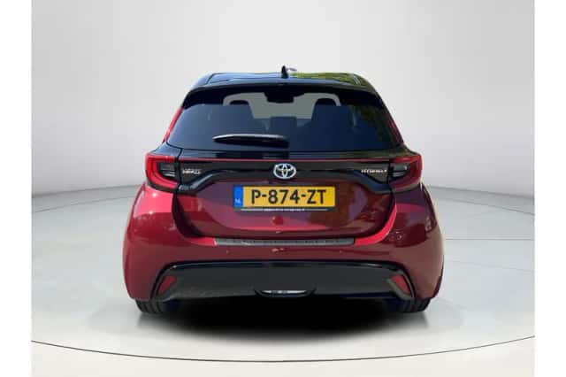 Toyota Yaris (2021) thumbnail 4