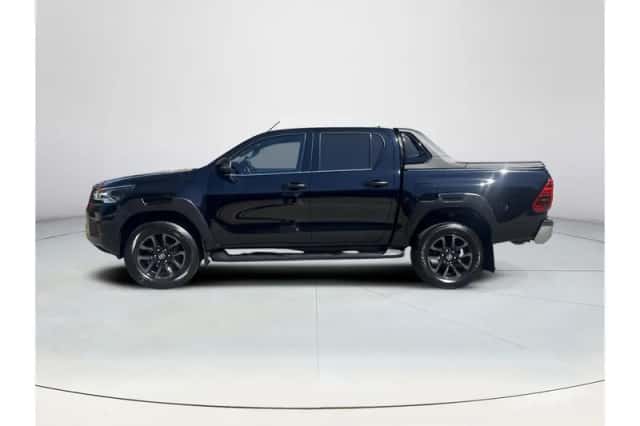 Toyota Hilux (2022) thumbnail 2
