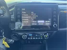 Toyota Hilux (2022) thumbnail 16
