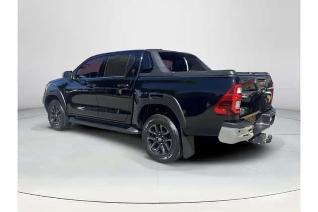 Toyota Hilux (2022) thumbnail 3