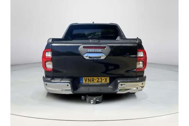 Toyota Hilux (2022) thumbnail 4