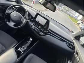 Toyota C-HR (2022) thumbnail 16