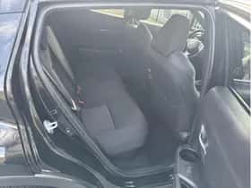 Toyota C-HR (2022) thumbnail 18