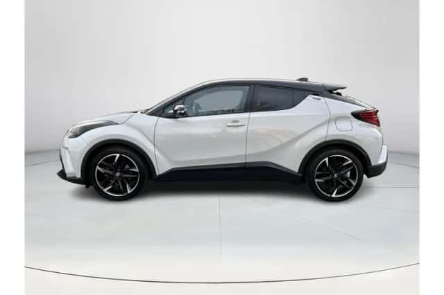Toyota C-HR (2022) thumbnail 2