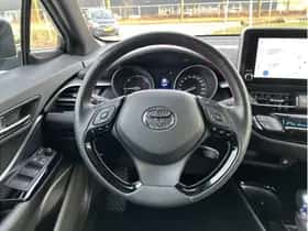 Toyota C-HR (2022) thumbnail 18