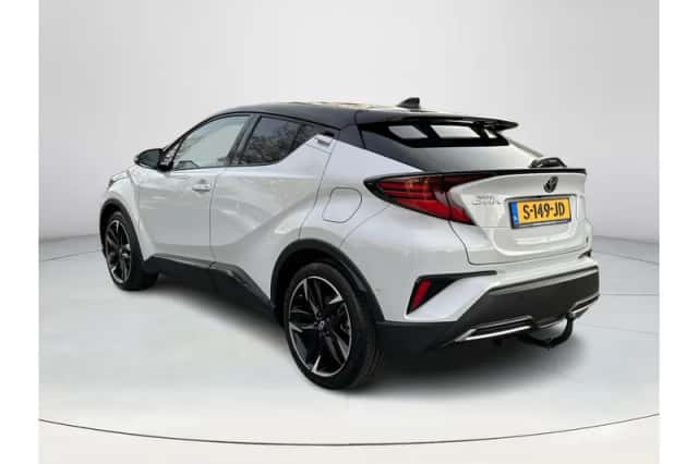 Toyota C-HR (2022) thumbnail 3