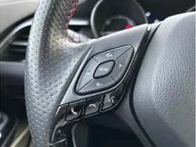 Toyota C-HR (2022) thumbnail 21