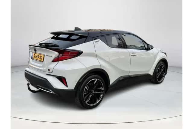 Toyota C-HR (2022) thumbnail 5