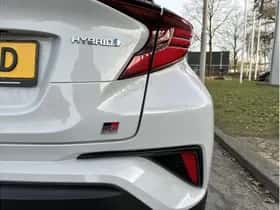 Toyota C-HR (2022) thumbnail 9